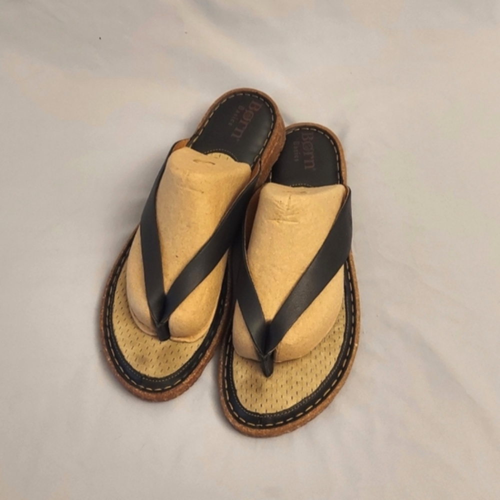 Born Women's Sandals Size 10 Black Leather Thong Flip Flops